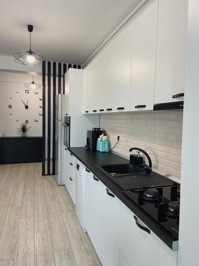 Peacock Apartament- Stefan Building Appartamento Năvodari Esterno foto