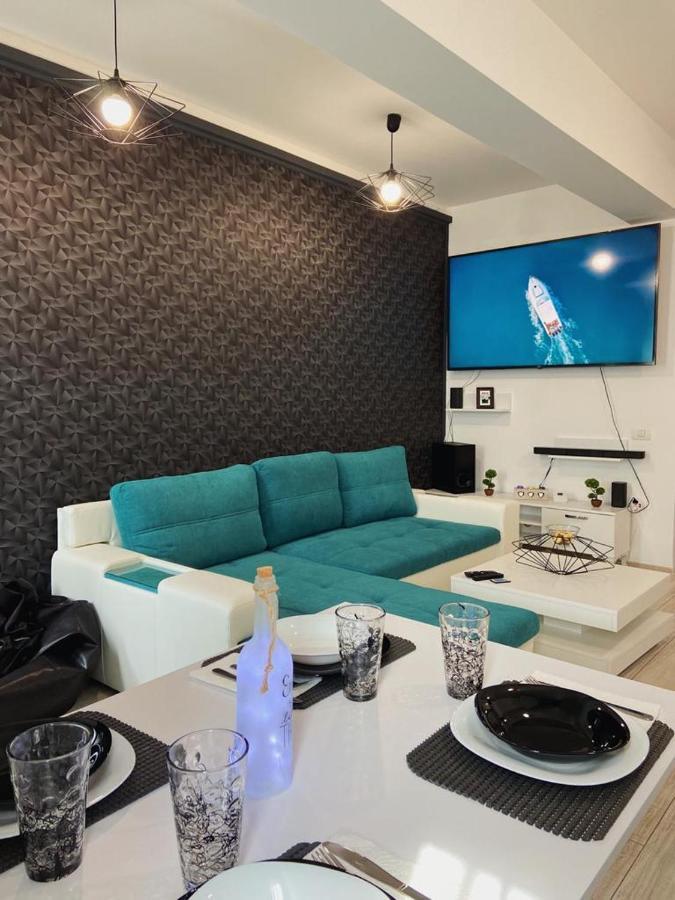 Peacock Apartament- Stefan Building Appartamento Năvodari Esterno foto