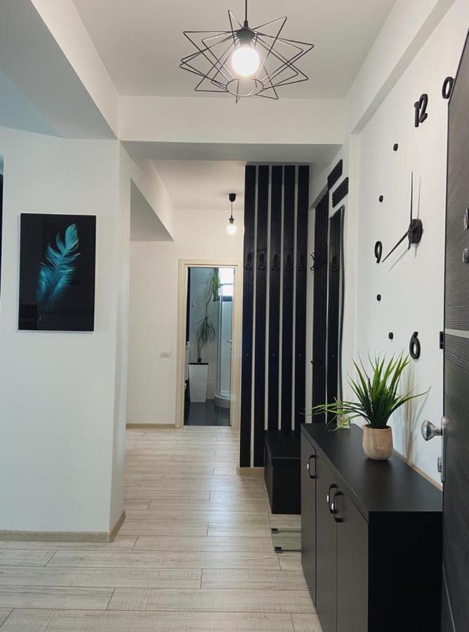 Peacock Apartament- Stefan Building Appartamento Năvodari Esterno foto